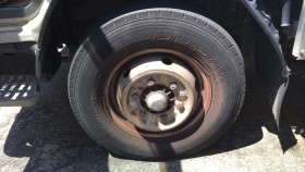 タイヤホイール前