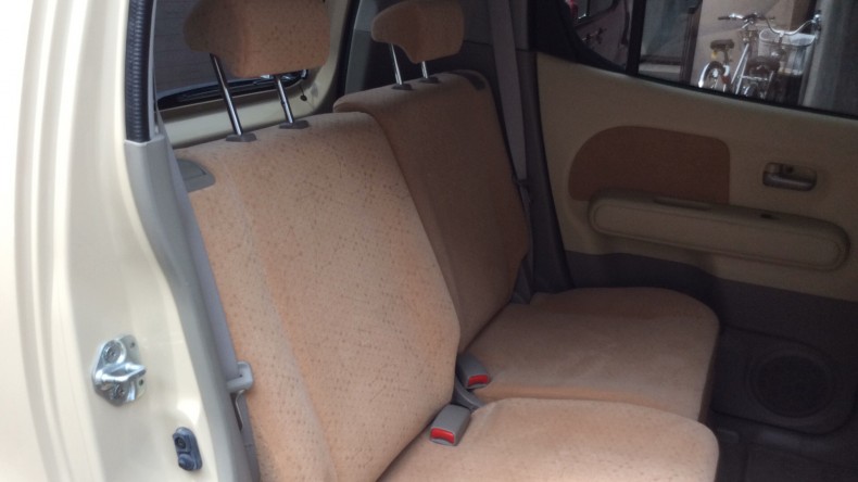 内装後方シート