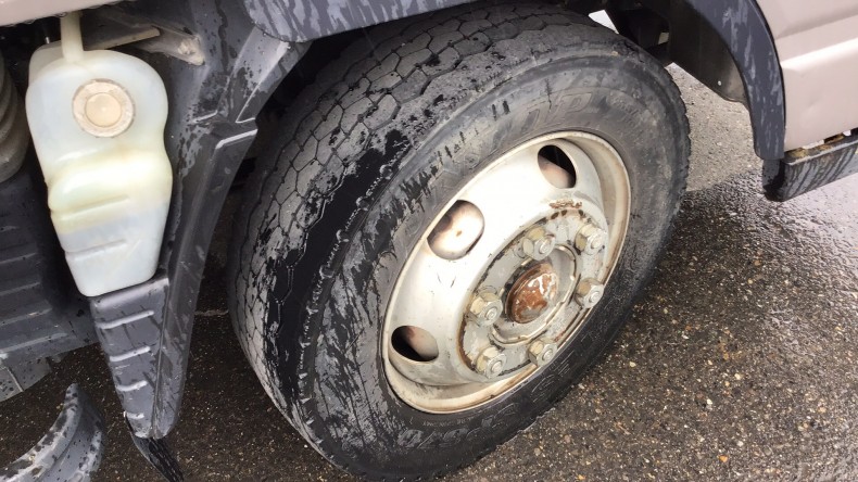 タイヤホイール前