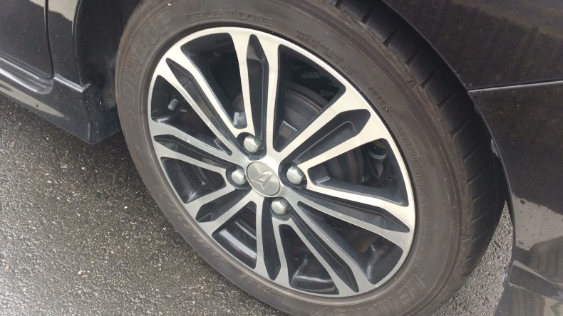 タイヤホイール前