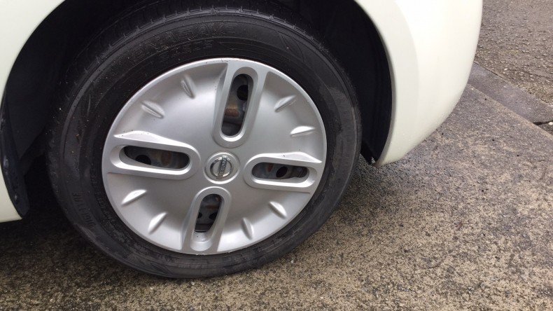 タイヤホイール前