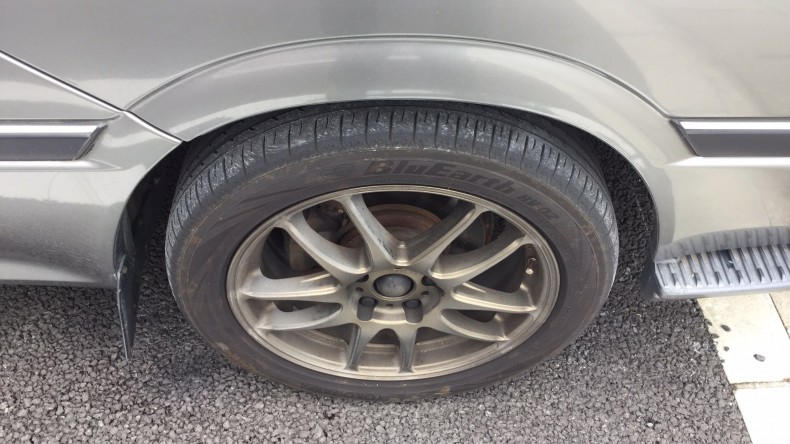 タイヤホイール前