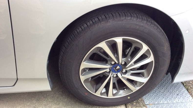 タイヤホイール前