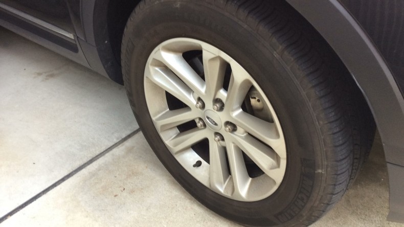 タイヤホイール前