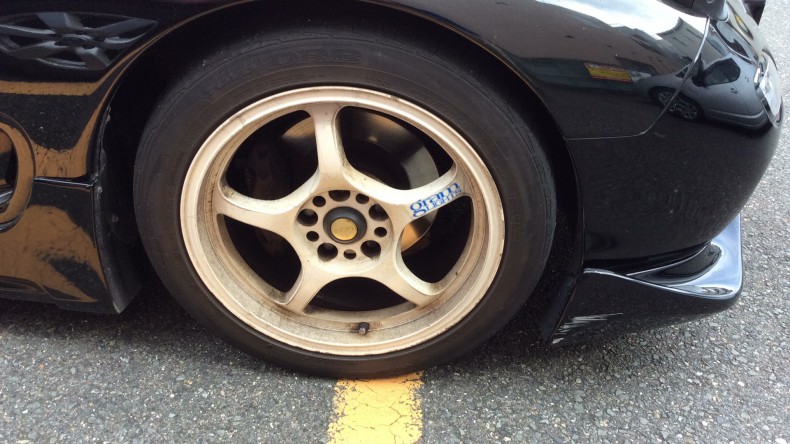 タイヤホイール前