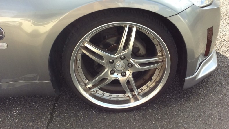 タイヤホイール前