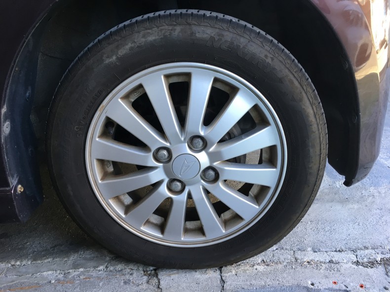 タイヤホイール前