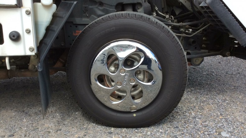 タイヤホイール前