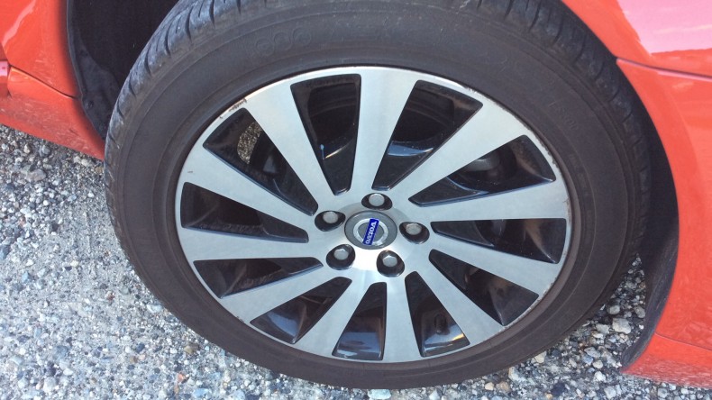 タイヤホイール前