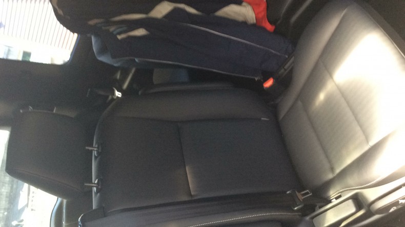 内装後方シート