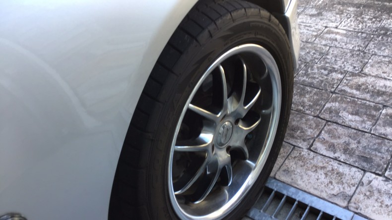 タイヤホイール前