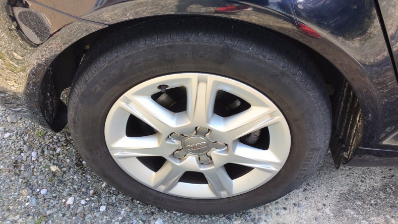 タイヤホイール前