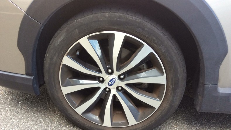 タイヤホイール前