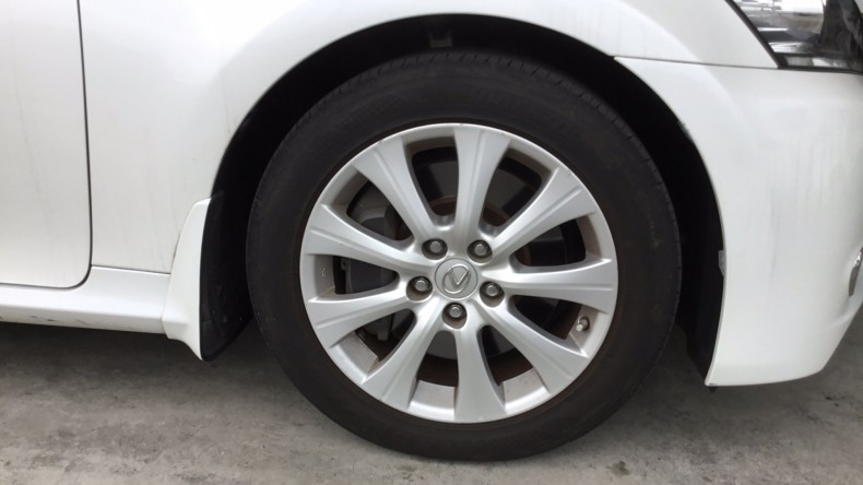 タイヤホイール前