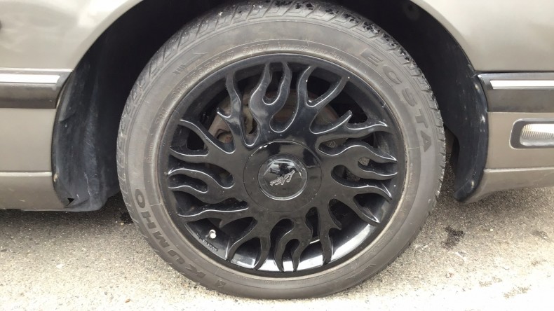 タイヤホイール前