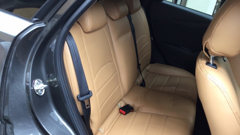 内装後方シート