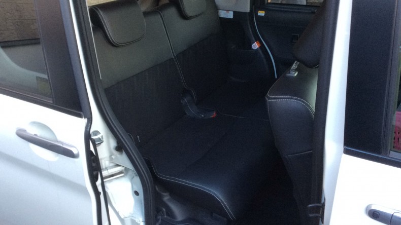 内装後方シート