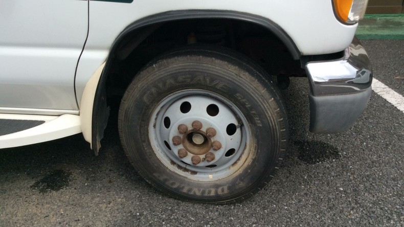 タイヤホイール前