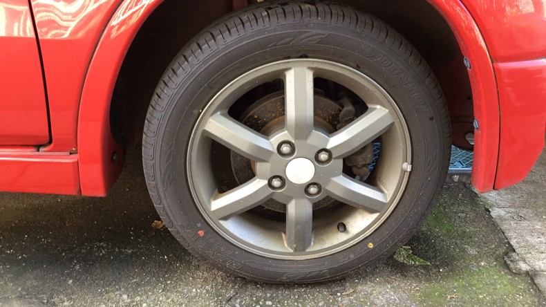 タイヤホイール前