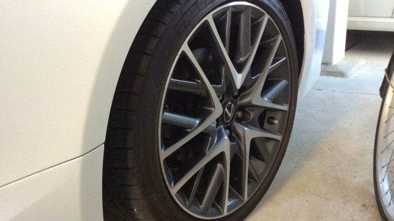 タイヤホイール前