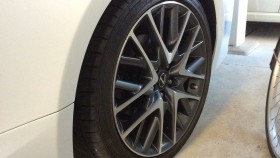 タイヤホイール前