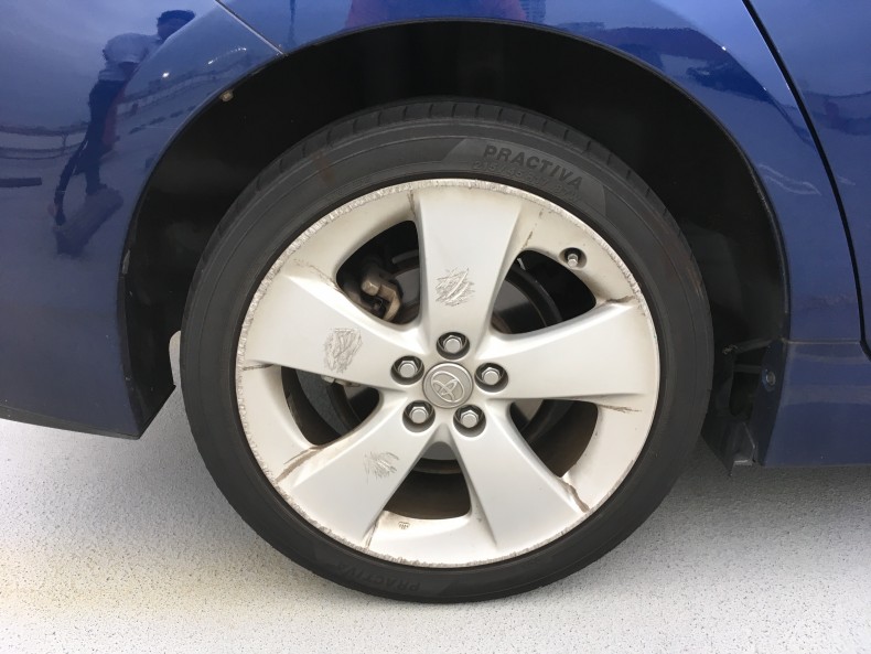 タイヤホイール前