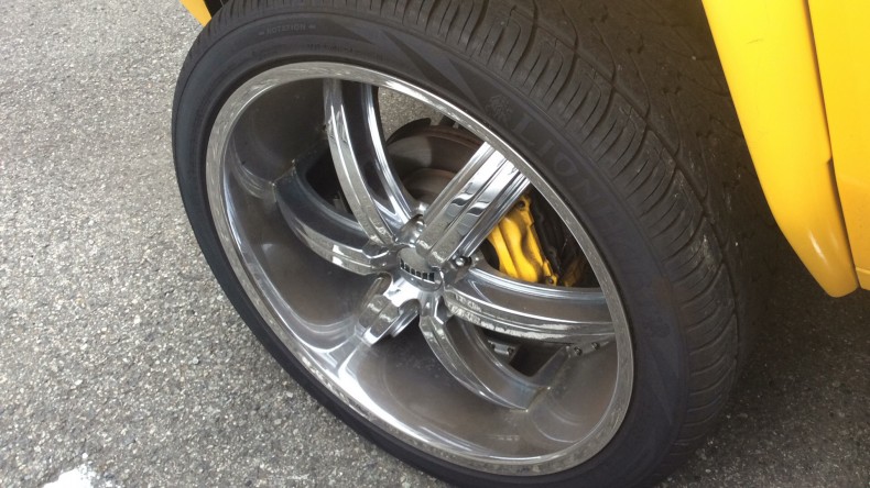 タイヤホイール前