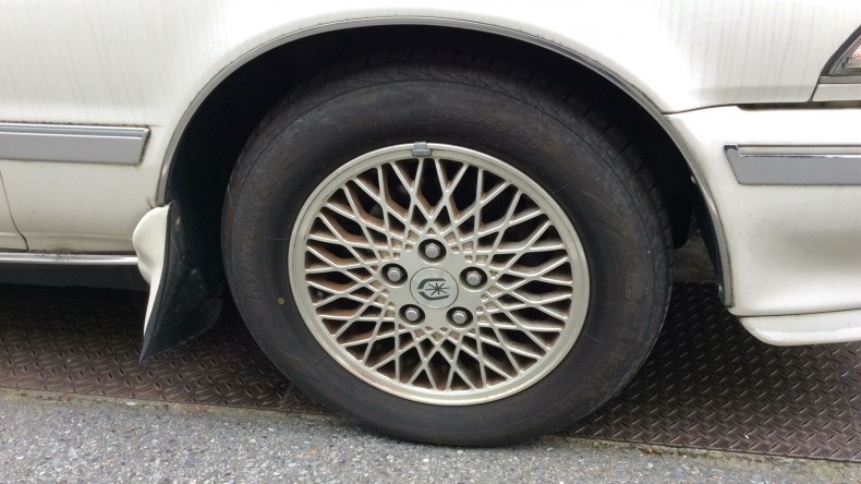 タイヤホイール前