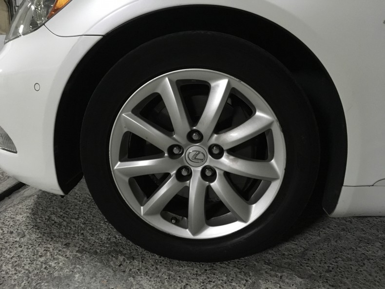 タイヤホイール前