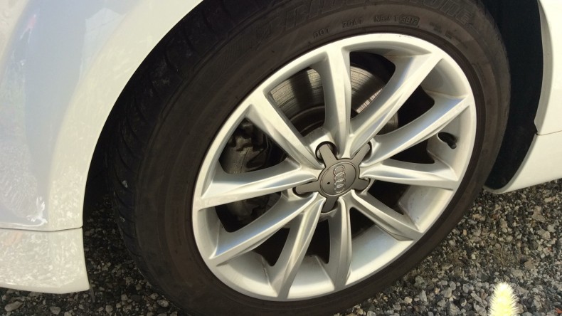 タイヤホイール前