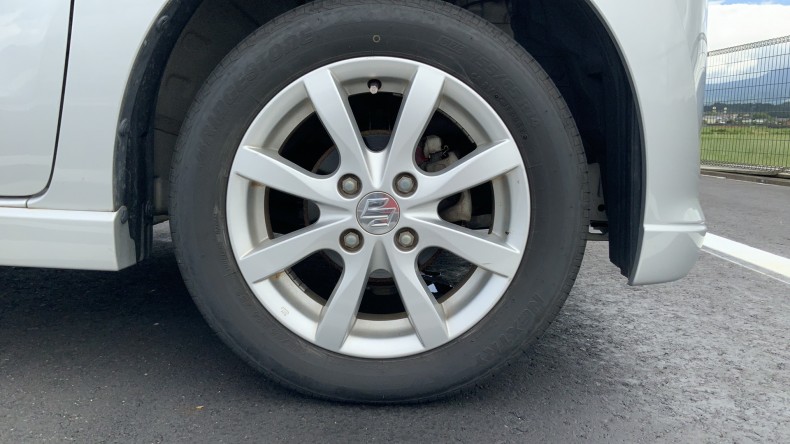 タイヤホイール前