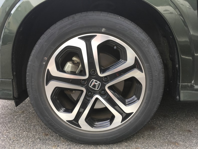 タイヤホイール前