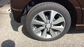 タイヤホイール前