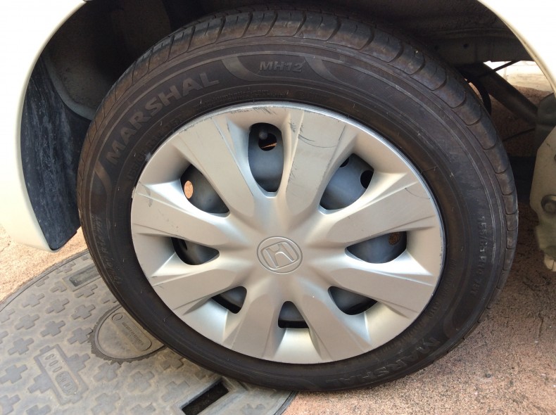 タイヤホイール前