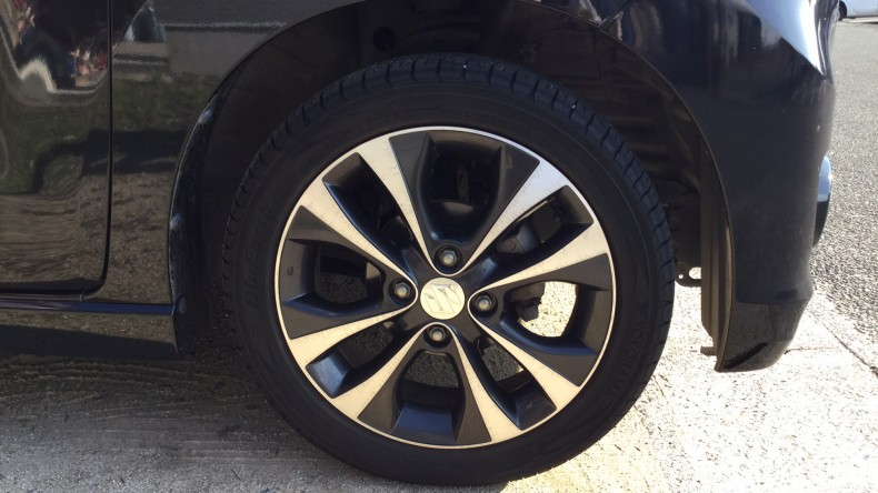 タイヤホイール前