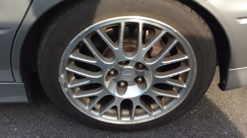 タイヤホイール前