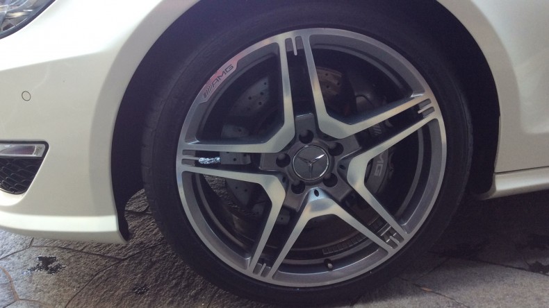 タイヤホイール前