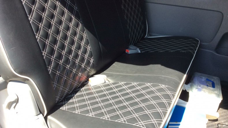 内装後方シート