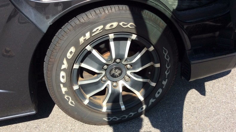 タイヤホイール前