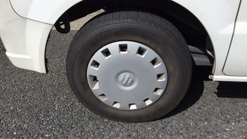 タイヤホイール前