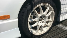 タイヤホイール前