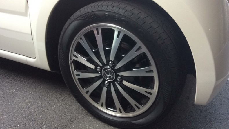 タイヤホイール前