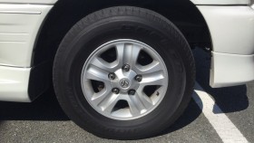 タイヤホイール前