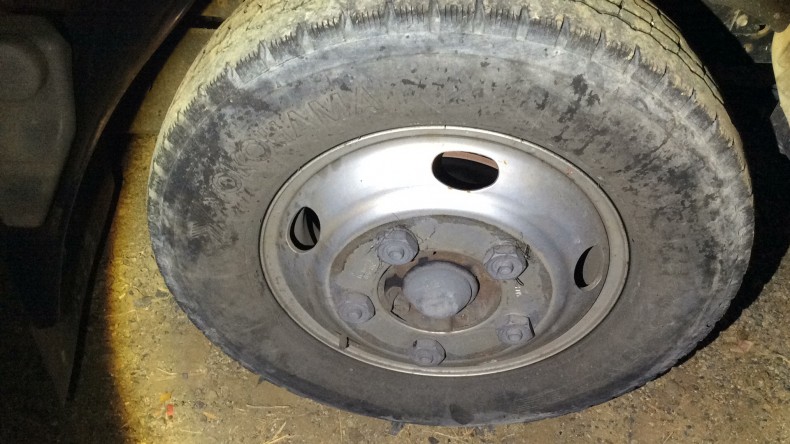 タイヤホイール前