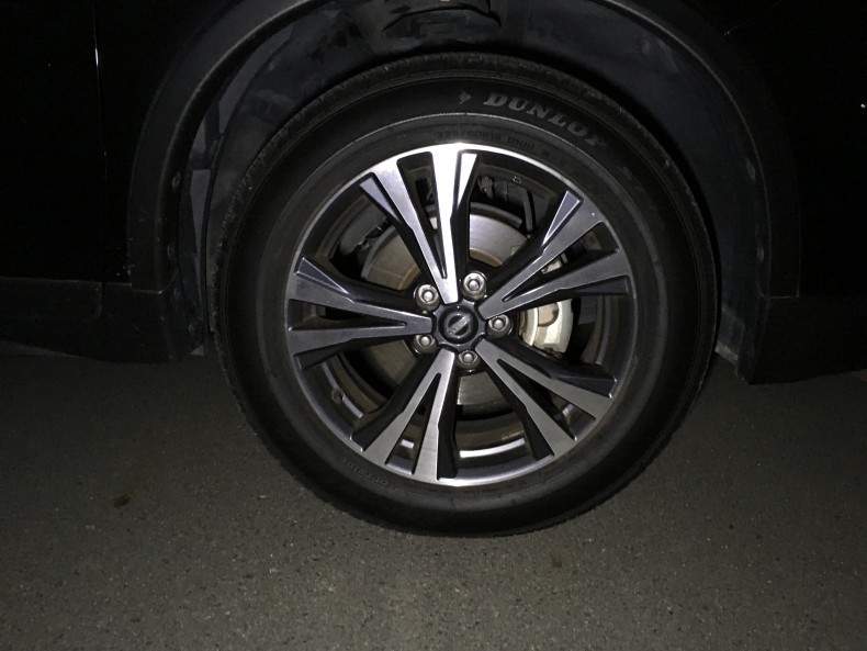 タイヤホイール前