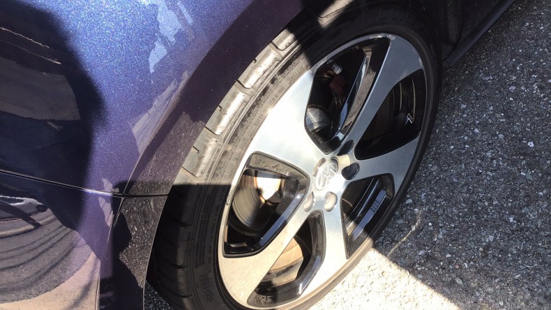 タイヤホイール前