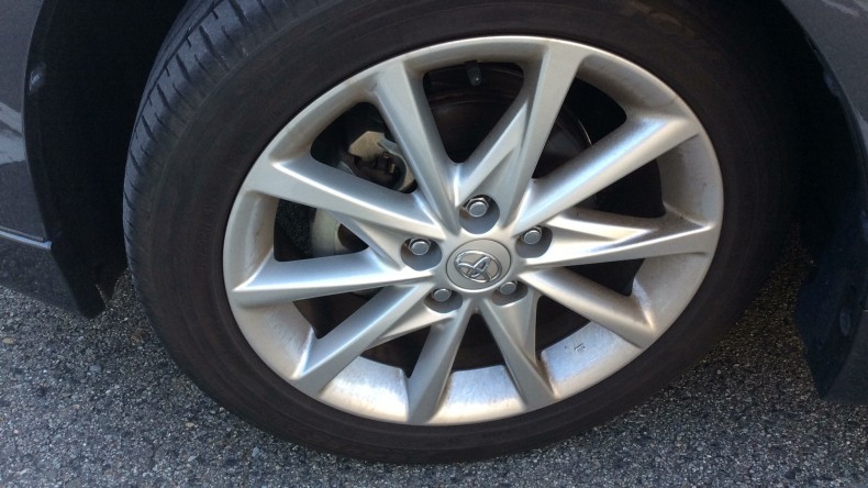 タイヤホイール前