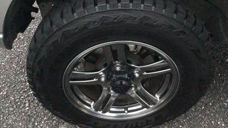 タイヤホイール前