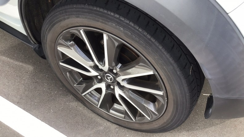 タイヤホイール前