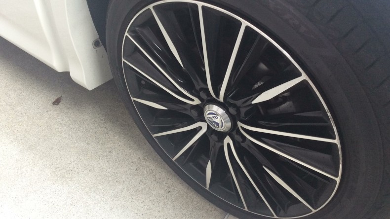 タイヤホイール前